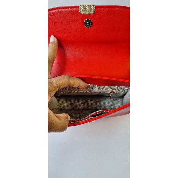 URBAN EXPRESSIONS Vegan Leather Crossbody Handbag Purse Red Adjustable Strap NWT - Picture 8 of 11